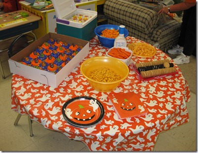 10.29.10 Fall Party in Isaac's Class (4)